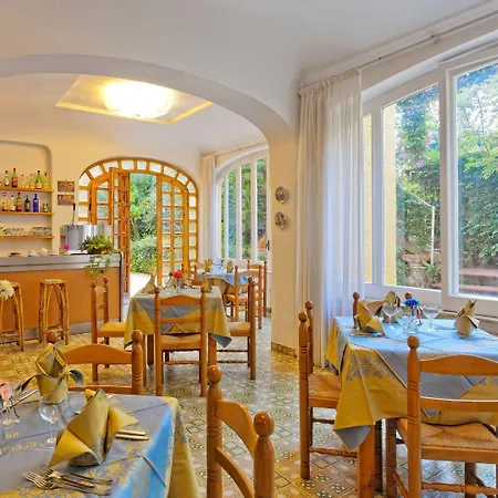 Cleopatra イスキア島